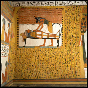 Paroi nord. Anubis réanimant la momie de Sennedjem.